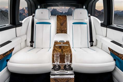 rolls royce cullinan seats.